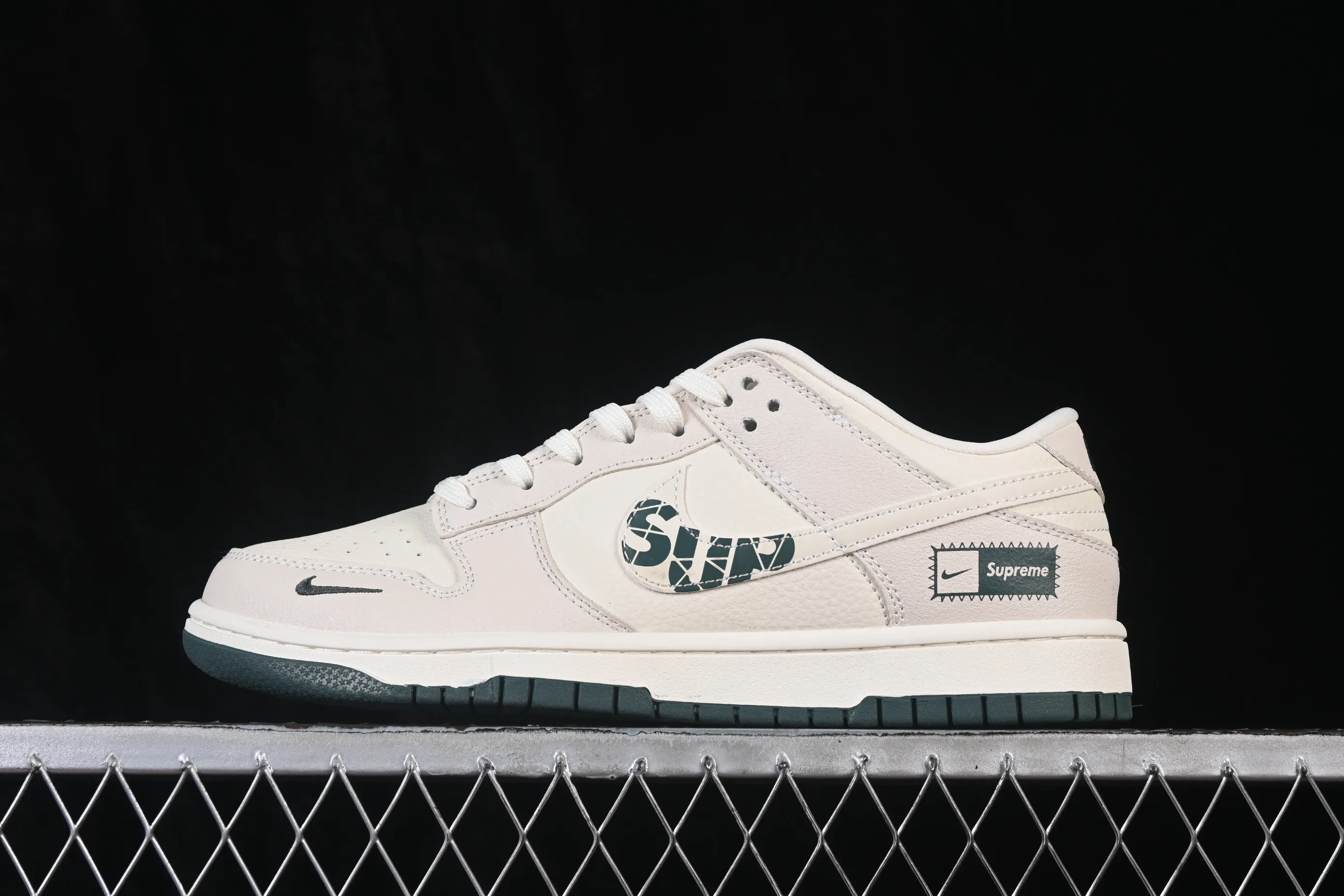 All categories Nk SB Dunk Series Nk SB Dunk Low High-end customized low-top sneakers Nike SB Dunk Low Off-white dark green High-end customized low-top casual sneakers SL8888-002